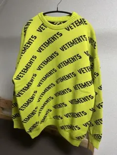 【最終値下げ】VETEMENTSニット ネオンイエロー XS 正規品 難ありのサムネイル