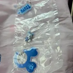 TWICE ツウィ　ラブリー　ガチャガチャ　アクリルカラビナフロッキー