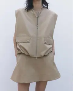 ZARA ベージュ ジップアップベスト　 USA size M-L