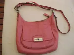 COACH ピンク フラップ付きショルダーバッグ