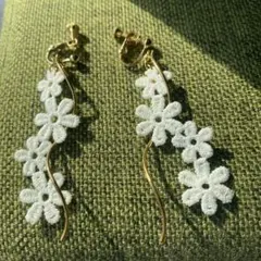 【値下げ中】花モチーフ ロングイヤリング ノンホールピアス