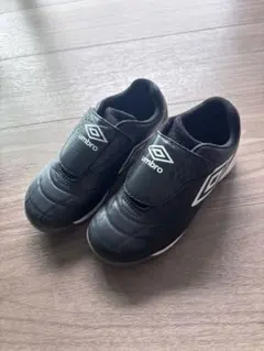 Umbro ワンベルトサッカー ジュニア トレーニングシューズ　16cmのサムネイル