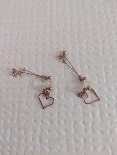 ハート型チャームのイヤーカフ