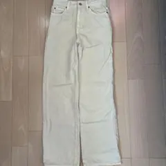 ユニクロ　ストレートデニム　ベージュ