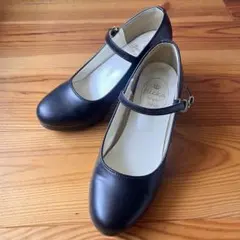 昭和レトロ　ストラップ黒ヒールパンプスのサムネイル
