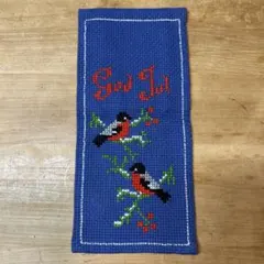 北欧クリスマススウェーデン　God Jul うそどり刺繍タペストリー　青・赤・緑