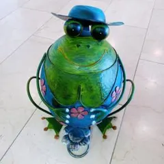 ドイツ製 カエル型じょうろ【FROGGY WATERING CAN EBERT】 - メルカリ