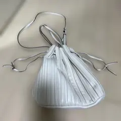 美品　ZARA ホワイトプリーツショルダーバッグ
