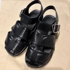 COS レザースリングバックサンダル ブラック - メルカリ