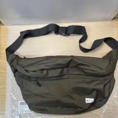 kiu ボディバッグ