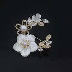 桜ブローチ　桜の花　フラワーモチーフ　パールブローチ