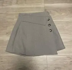 ベージュ　プリーツミニスカート ボタン