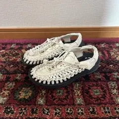 KEEN UNEEK サンダル ホワイト ブラックのサムネイル