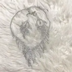 シルバークリスタルネックレスとイヤリングセット