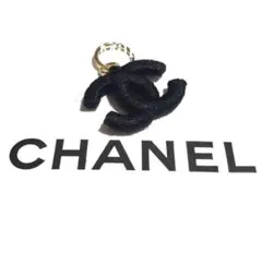 CHANEL シャネル　メゾンの象徴　ブラックサテン ダブルC チャームのサムネイル