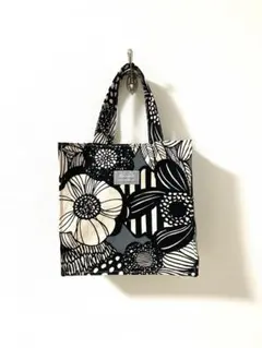 ハンドメイド　スクエアトートバッグ　北欧風アートフラワー　ブルーグレー