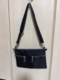 LACOSTE ショルダーバッグ swag drip 美品 Lacoste レザーショルダーバッグ 黒 swag drip - メルカリ