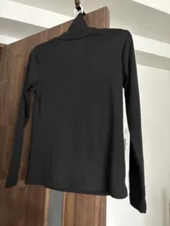 Mサイズ 黒の長袖トップス