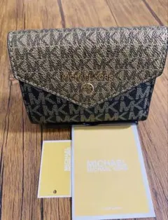 セール❗️MICHAEL KORS 二つ折り財布 ゴールド/ブラック