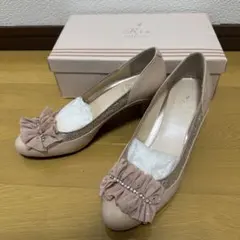 【新品】Riz raffineベージュピンクパンプス　24EEのサムネイル