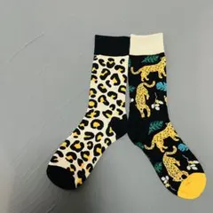靴下　左右非対称シリーズ　ヒョウ　動物　おしゃれ　プレゼントやお揃いでも