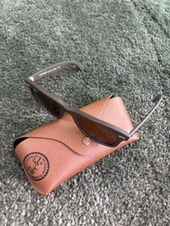 Ray-Ban Wayfarer ブラウン サングラス