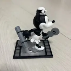 ミッキー　フィギュア　ポップマート