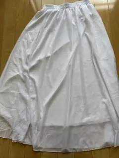 ホワイト ロング　フレアスカート