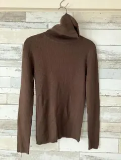 ブラウンリブ編みタートルネックセーター