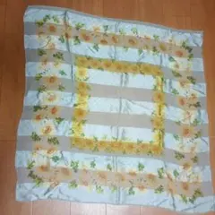 値下げ中✨ヴィンテージ未使用valentinogaravani大判シルクスカーフのサムネイル
