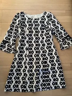 Mサイズ　ユニバーバルミューズ　花柄模様ワンピース