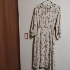 花柄長袖シャツワンピース（クリーム色）アーバンリサーチ