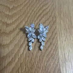 クリスタル花形ピアス　ブライダル