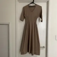 Celford ベージュ Vネック 半袖ニットワンピース