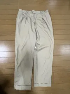 ベージュ プリーツ入り スラックス