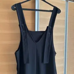 黒のジャンバースカート