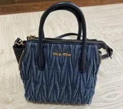 miumiu デニム　バッグ MIU MIU (ミュウミュウ) が、日本限定発売のフラワープリントを施した