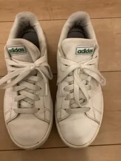 adidas スニーカー