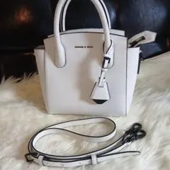 CHARLES & KEITH ホワイトショルダーバッグ