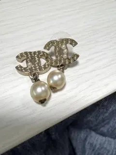 値下げです！　訳あり　CHANEL パール付きロゴピアス