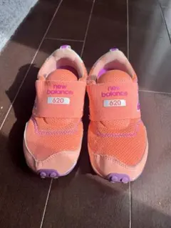 ニューバランス　　19 小学生　スニーカー　キッズ