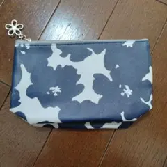 フラワー柄ポーチ 花チャーム付き　ネイビー