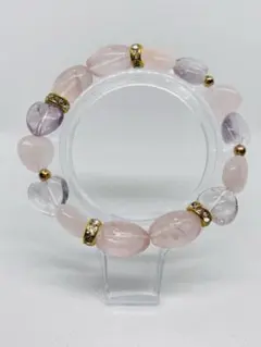 ぷるぷるピンクと優しいアメジストのデザインブレス