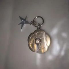 シャネル　シルバー花型チャーム