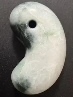 ✳ピカピカの綺麗な勾玉 極上の透明感 糸魚川翡翠ミニ勾玉2個