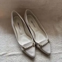 DIANAダイアナ パンプス パールビットモチーフ ポインテッドトゥ アイボリーのサムネイル