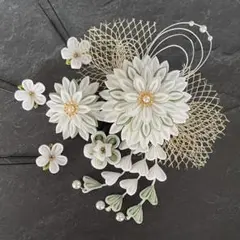 つまみ細工　髪飾り　✴︎花梨✴︎モスグリーン　成人式卒業式　No.429再販3