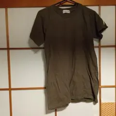 アズノウアズ カーキ色 Tシャツ　シンプルのサムネイル