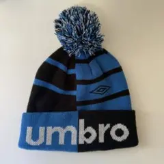 umbro ニット帽 ポンポン付き 青黒