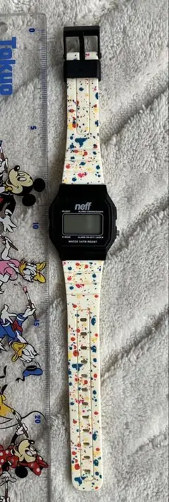 ジャンク★neff デジタル腕時計 スプラッターペイント 電池切れかと思います